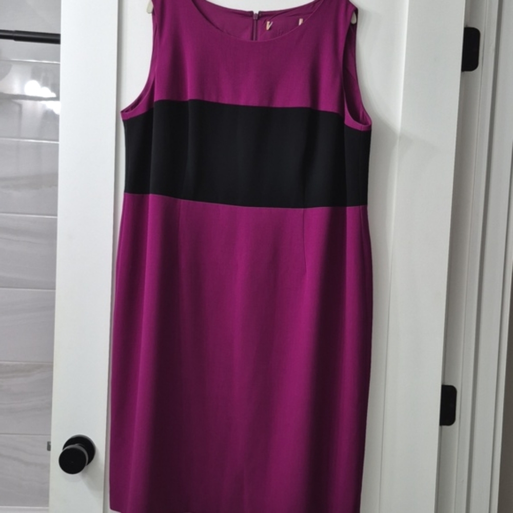 Kasper Deep Magenta Black Sleeveless Sheath Dress
